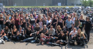 spectaculaire_entree_Girls-ride-out