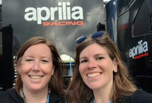Ellen en Sonja te gast bij Aprilia Racing op de MotoGP van TT Assen